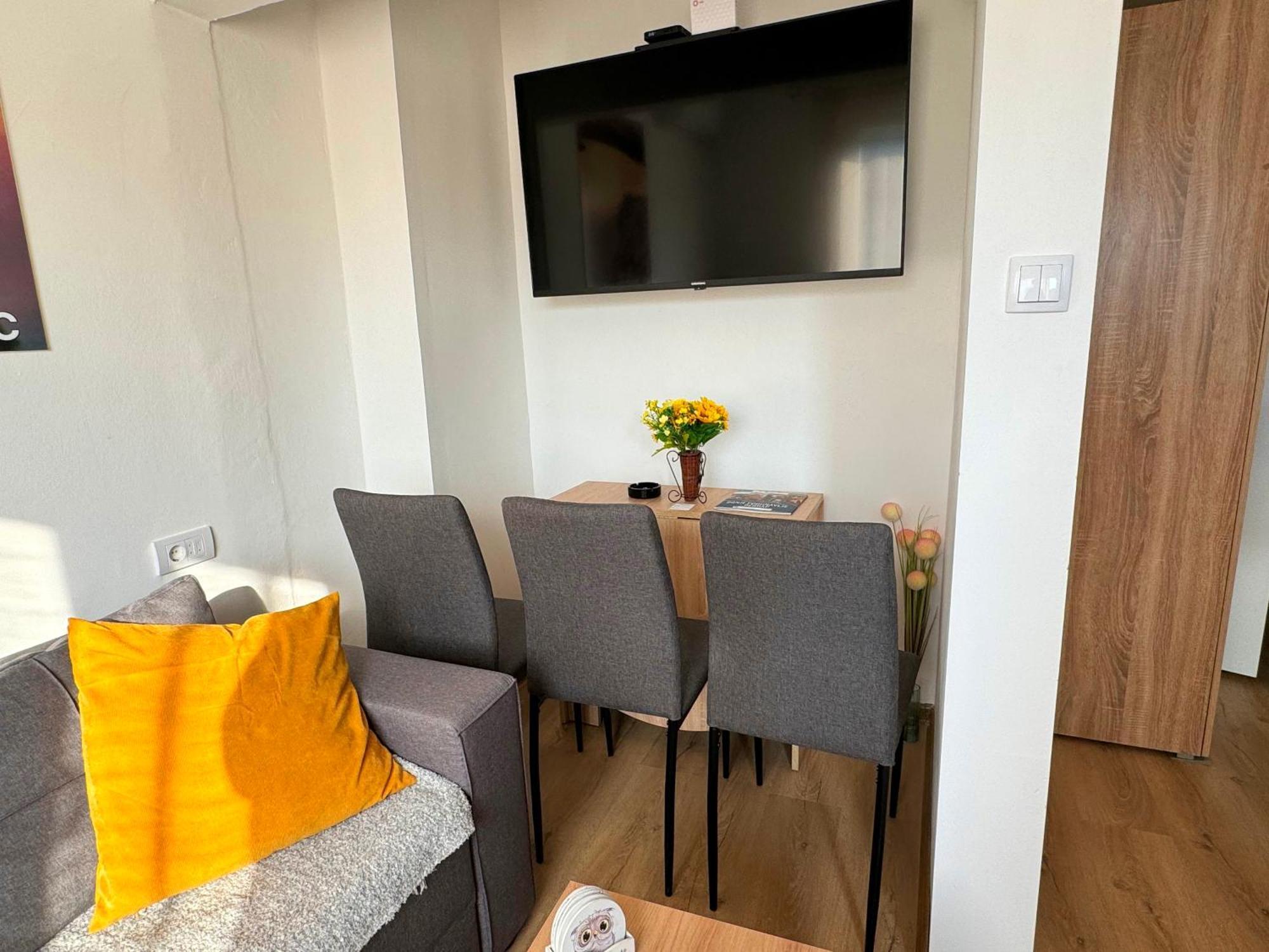 Vuk Apartman ドニー・ミラノヴァツ エクステリア 写真